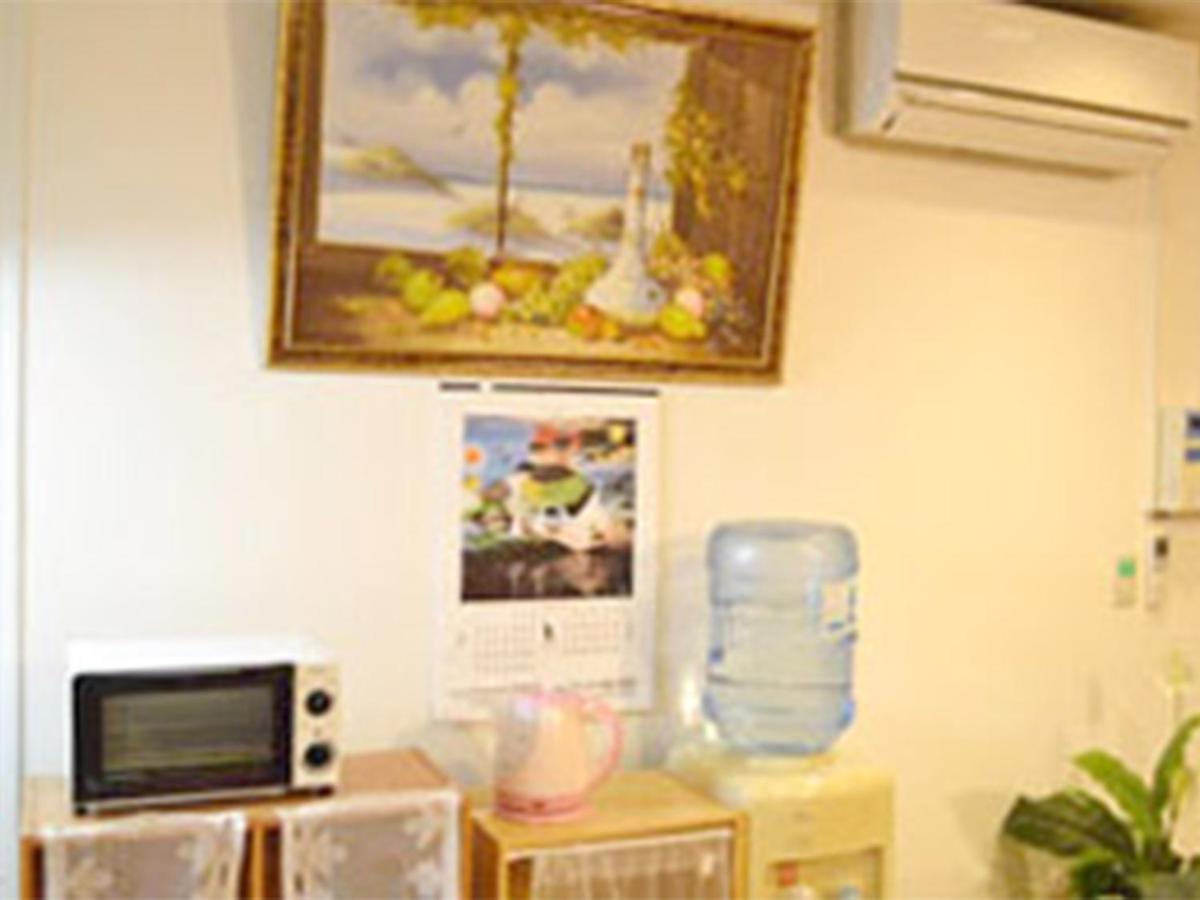 Guest House Fukutomi - Female Only Наха Экстерьер фото