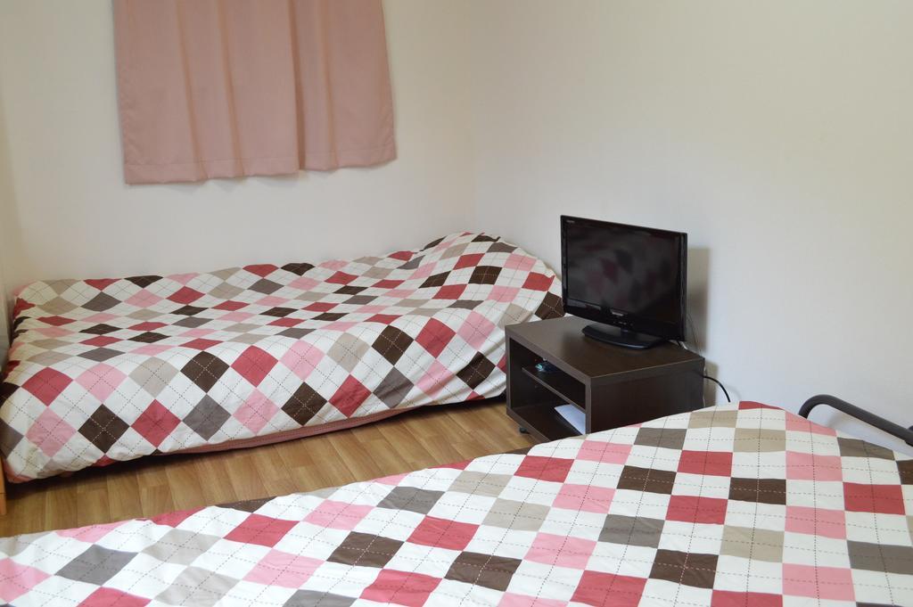 Guest House Fukutomi - Female Only Наха Номер фото
